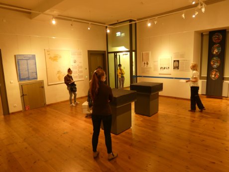 210702_Ausstellungsgespräch (1) small.JPG