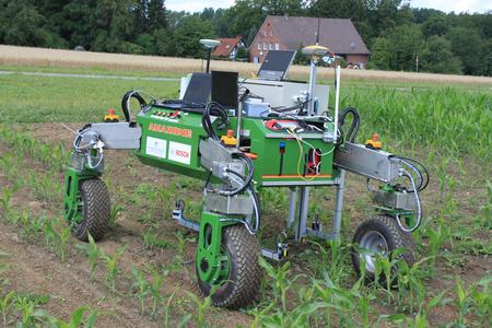 Da steckt viel Zukunftsmusik: BoniRob, der
autonome Feldroboter, soll die Arbeit der Pflanzenzüchter erleichtern