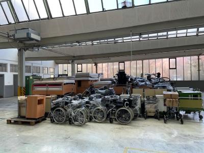 Rollstühle, Krankenbetten und Gehhilfen wurden in dem alten Fabrikgebäude von ELECTROSTSR/starmix gelagert / Bild: DRK Kreisverband Esslingen
