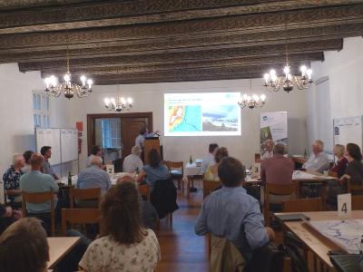 Knapp 40 Workshopteilnehmerinnen und -teilnehmer tauschten sich in der Burg Blomendal über Maßnahmen zur Starkregenvorsorge aus.