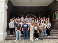 Die Geschäftsleitung der Novitas BKK versammelte die neuen Auszubildenden im Landschaftspark Nord – die Menschen, die dort früher arbeiteten, waren bereits bei der heutigen Novitas BKK versichert