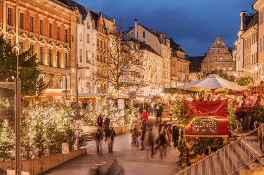 Konstanz-Weihnachtsmarkt-Altstadt-Marktstaette-Abend-04_Copyright_MTK-Dagmar-Schwelle.jpg