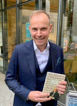 Maul mit Preisbuch.jpg