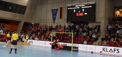 Action, Dramatik und faire Kämpfe um jeden Ball – bei den KLAFS Final Four 2018 lieferten sich die besten zwei Mannschaften der Damen und Herren einen packenden Kampf um den Titel des Deutschen Hallenhockey-Meisters, der das Publikum immer wieder von den Bänken riss. Foto: KLAFS GmbH & Co. KG