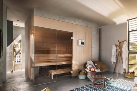 Mit regelmäßigen Auszeiten, kann man dem Stress des Alltags bewusst entgegen wirken. Am besten und einfachsten funktioniert es mit einer Sauna in den eigenen vier Wänden. Ob klein und platzsparend, perfekt für die Familie oder außergewöhnlich elegant - KLAFS bietet individuelle Saunalösungen für jeden Raum.