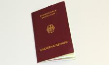 Vor Auslandsreisen rechtzeitig an einen gültigen Kinderreisepass denken (Foto: ARCD)