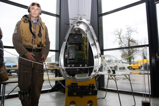 Flugzeug-Teile-Börse Technik Museum Speyer 1.JPG