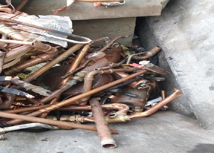 Kostenlose Schrottabholung und Demontage in Duisburg Und Umgebung
Damit Schrott und Altmetall unterschiedlichsten Art sowie nicht mehr benötigte Edelmetalle effektiv weiter recycelt werden kann, gibt es eine professionelle Lösung. Durch die Metall Abholung und Metallankauf werden Kunden schnell von Altlasten befreit. Interessierte können einen passenden Altmetallabhol.Termin mit der Schrottabholung Duisburg vereinbaren und die Mitarbeiter leiten alle nötigen Schritte ein, um die Altmetallabholu