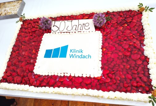 Jubilaeumstorte Klinik Windach.jpg