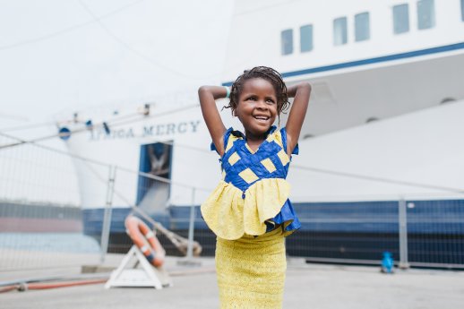 © Mercy Ships_Tumorpatientin Houleye aus dem Senegal nach der Operation.jpg