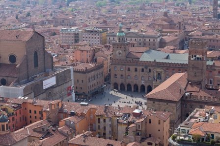 Blick über Bologna vom Asinelli Turm_Copyright by Asgeir Pedersen.jpg