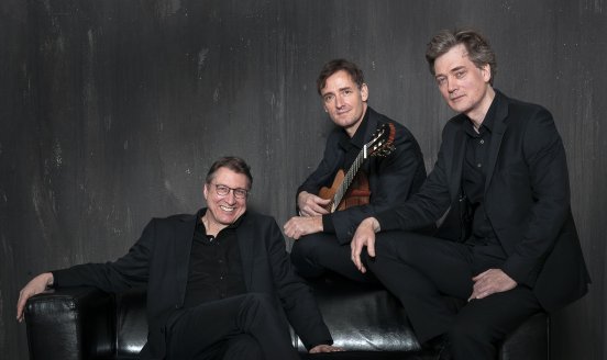 kammerkonzert-reihe-muenchner-gitarrentrio-fotocredit-dominik-parzinger.jpg