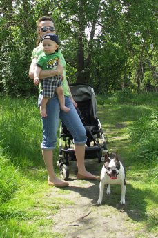 AGILA gibt Tipps fürs Gassi gehen mit Hund und Kinderwagen (www.agila.de).jpg