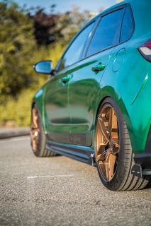Cor.Speed Sports Wheels Europe: Hyundai i30 N als tiefes Airride- Showcar auf Cor.Speed Kharma