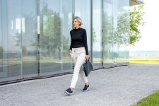 Rückenfreundliche Sneaker verbinden Style und aktuelle Trends mit Ergonomie.