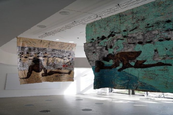 KALOKI NYAMAI - INSTALLATION IM CALDER-SAAL - 11.4. BIS 5.7.26