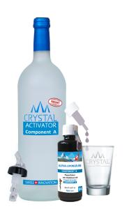 Crystal® Alpha-Liponsäure ist ein neuartiger, pflanzlicher Extrakt in flüssiger, konzentrierter Form.
Aktiviert wird das Extrakt in Kombination mit dem Crystal®Activator zu einer trinkfertigen Lösung.
Durch dieses einzigartige 2-Komponentensystem kann der Organismus den Wirkstoff besser aufnehmen und verwerten als konventionelle Nahrungsergänzungen wie z.B. Pulver, Tabletten, Presslinge oder Kapseln.