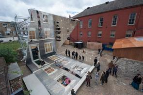 Leandro Erlich, Dalston House 2013 / Foto: Gar Powell-Evans for the Barbican Art Center © Leandro Erlich