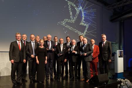 Im Rahmen der "Vernetzte Welten"-Gala wurden herausragende Persönlichkeiten für ihr visionäres Unternehmertun mit dem Leadership Award "Connected World" bedacht / Foto: Vogel Business Media/S. Bausewein