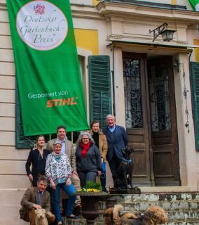Jury vor Schloss