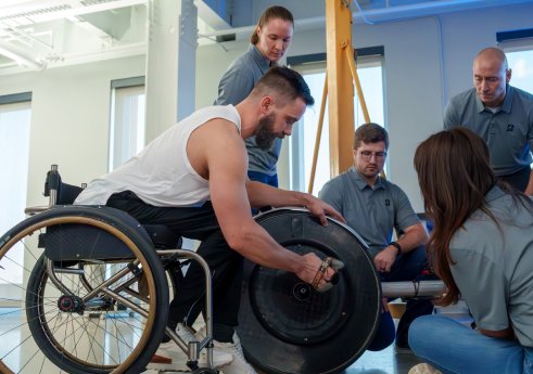 Bridgestone entwickelt die Gummikomponenten für spezielle Sportausrüstung in enger Zusammenarbei.jpg