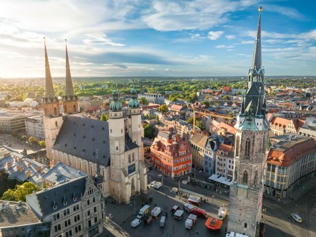Halle_Marktplatz_mit_fünf_Türmen_(c)Stadtmarketing_Halle (Saale)GmbH.jpg
