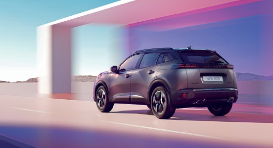 PEUGEOT_2008_HYBRID_2023_069_FR.jpg