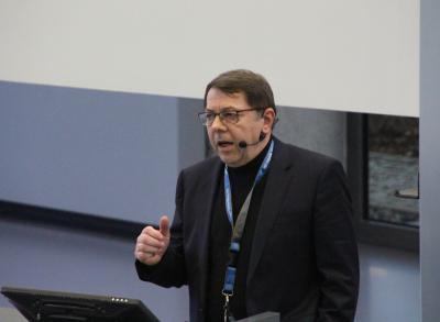 Den Startschuss für die Leistungsschau der angewandten und grundlagennahen Forschung gab die Veranstaltung "Neue Ideen zur Hochschulentwicklung – Schlaglichter aus aktuellen internen Zielvereinbarungen". In Kurzvorträgen stellten dort Forschungsteams ausgewählte Projekte vor, mit denen das Profil der TH Wildau nachhaltig gestärkt, neue Ansätze für den Wissens- und Technologietransfer in die regionale Wirtschaft erschlossen, aber auch Möglichkeiten zur breiteren Mitwirkung interessierter Bürgerin