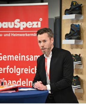 Fabian Farkas Vorstandsvorsitzender NBB Dienstleistungssysteme AG_7784.JPG