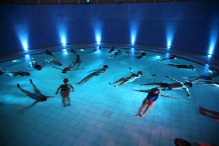 Schwereloses Schweben im Liquid Sound Tempel der Toskana Therme Bad Sulza (Foto: Ortwin Klipp)