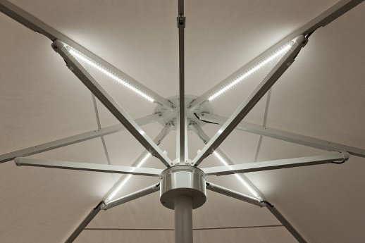 May Schirme, Detail LED-Beleuchtung.jpg