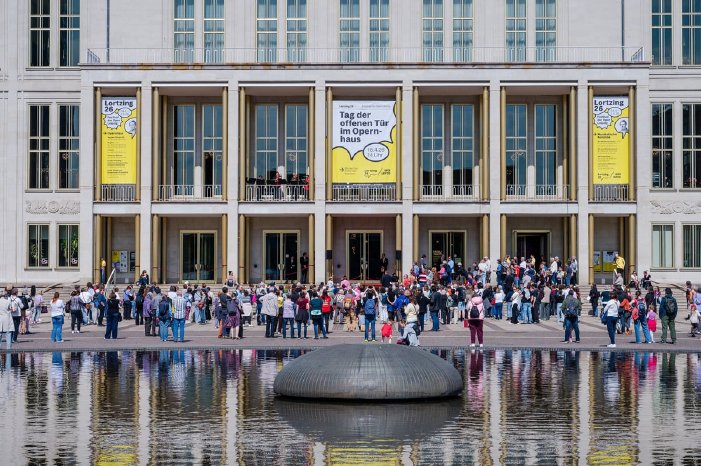 oper_leipzig_tagderoffenentur_lortzing26_c_kirsten_nijhof_1.jpg