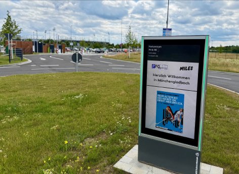 Carsharing_Sign_Parkplatz P8_Hockeystadionhintergrund_quer.jpeg