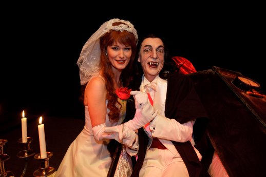 Dracula und seine Braut.jpg