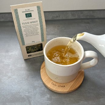 TeeGschwendner_Tulsi Spirit_einschenken.jpg
