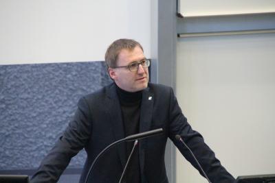 Den Startschuss für die Leistungsschau der angewandten und grundlagennahen Forschung gab die Veranstaltung "Neue Ideen zur Hochschulentwicklung – Schlaglichter aus aktuellen internen Zielvereinbarungen". In Kurzvorträgen stellten dort Forschungsteams ausgewählte Projekte vor, mit denen das Profil der TH Wildau nachhaltig gestärkt, neue Ansätze für den Wissens- und Technologietransfer in die regionale Wirtschaft erschlossen, aber auch Möglichkeiten zur breiteren Mitwirkung interessierter Bürgerin