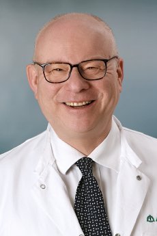 Prof. Dr. Dr. Zeno Földes-Papp.jpg