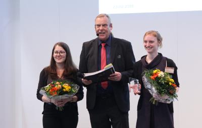 Das Marketing-Team von Coursepath nimmt den eLearning AWARD auf der didacta Messe in Hannover in Empfang.