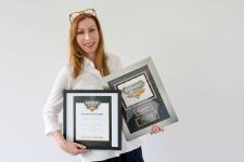 Astrid Award for Design Communications 2017: Unit Director Tina Schäfer freut sich über die beiden Auszeichnungen