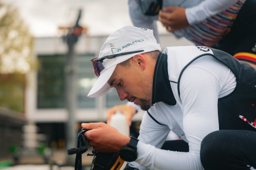 Steuermann des Frauen-Achters – mit AUGLETICS-Cap.jpg