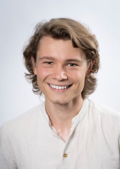 Richard_Glöckner_Foto_Dirk_Rückschloß_farbig.jpg