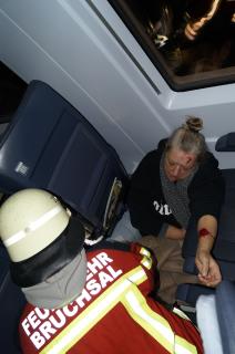 Fast 900 Rettungskräfte, sowie Statisten üben in der Nacht zum Sonntag im Bruchsaler Rollenbergtunnel den Ernstfall