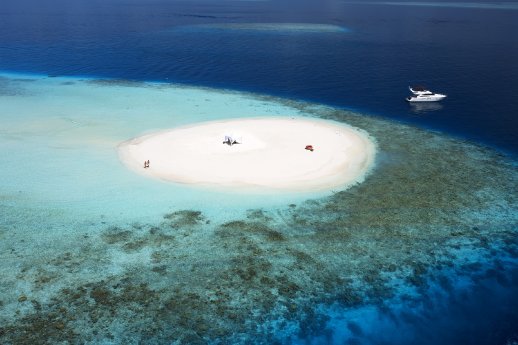 Baros Maldives - Sandbank _lowres.jpg