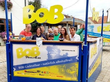 B0b-Bar_alle_Einweihung_2022.jpg