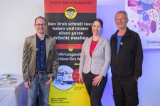 Die drei Autoren Dr. Oliver Langewitz, Elke Schlote und Kurt Schlegel bei der Buch-Präsentation bei den INDEPENDENT DAYS|23. Internationale Filmfestspiele Karlsruhe.