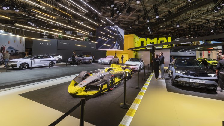 spannender-blick-in-die-zukunft-weltpremieren-opel-stx-concept-und-opel-gse-27fe-auf-dem-pa.jpg
