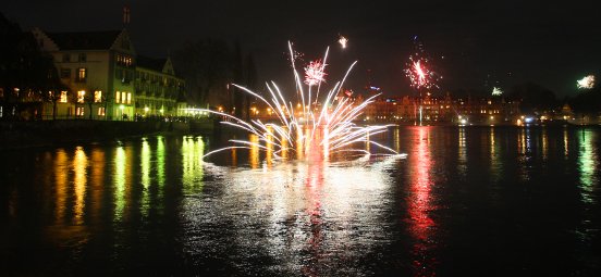 Konstanz-Silvester-Feuerwerk-Bodensee-Inselhotel-Abend-01_Copyright_MTK-Aurelia-Scherrer.jpg
