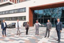 Dr. Frank Mentrup, Prof. Uwe Spetzger, Bettina Lisbach, Markus Riester, Prof. Michael Geißler und Markus Heming bei der Schlüsselübergabe für Haus M / Autoren: Saskia Morakis, Oliver Stilz / Bild: Markus Kümmerle