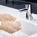 Mehr Hygiene beim Händewaschen: Sensorarmatur mit E-Kleindurchlauferhitzer »MBX Lumino«
