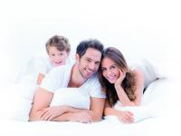 Für einen erholsamen Schlaf ist neben der Fähigkeit zur Entspannung auch die Qualität des Bettsystems maßgeblich. Vor allem kommt es darauf an, dass Matratze und Unterfederung zusammenpassen und den Körper bestmöglich stützen. / Bild: Metzeler/ AGR